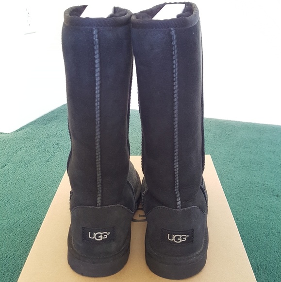 ❌SOLD❌ UGG classic tall black boots - Picture 2 of 8